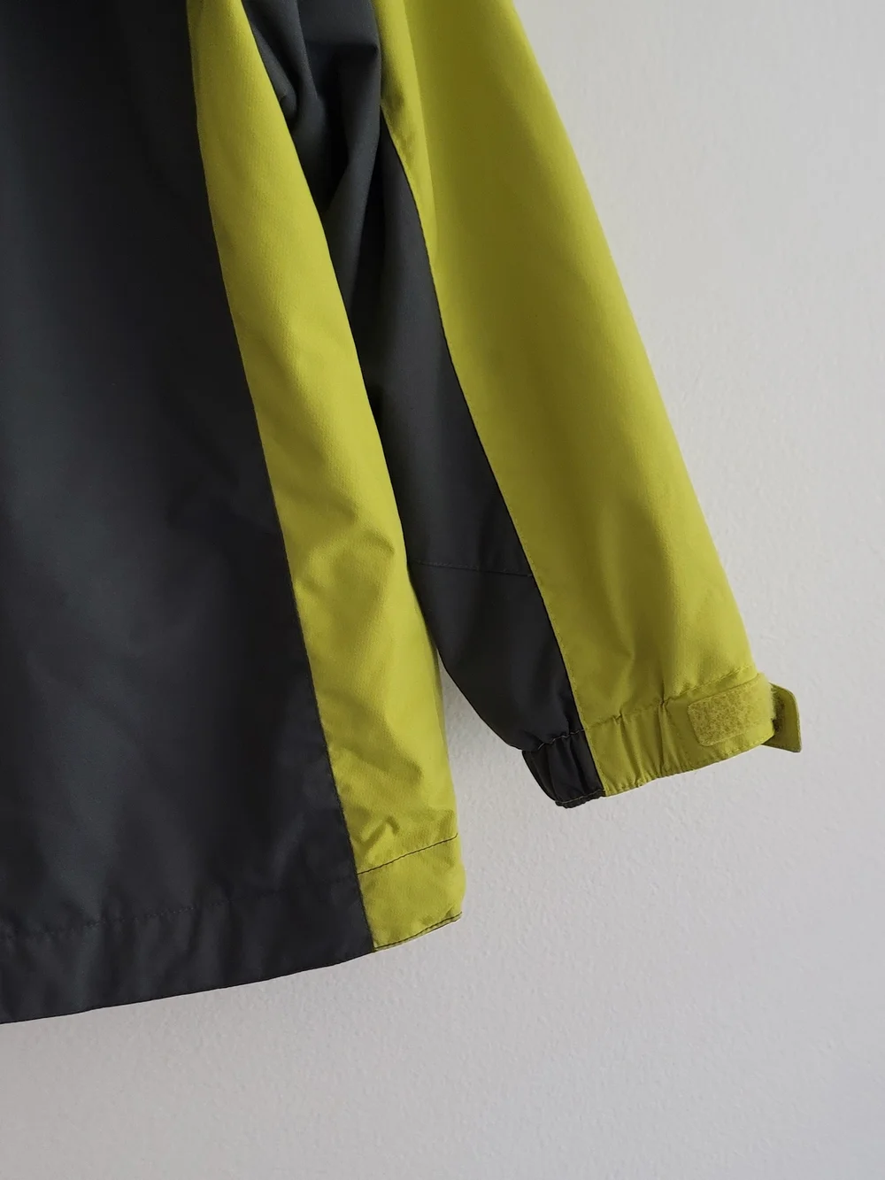 REI‎ Boys 4/5 Snow Jacket Neon Green Gray Snow Rain Jacket Shell Zip Jacket XXS